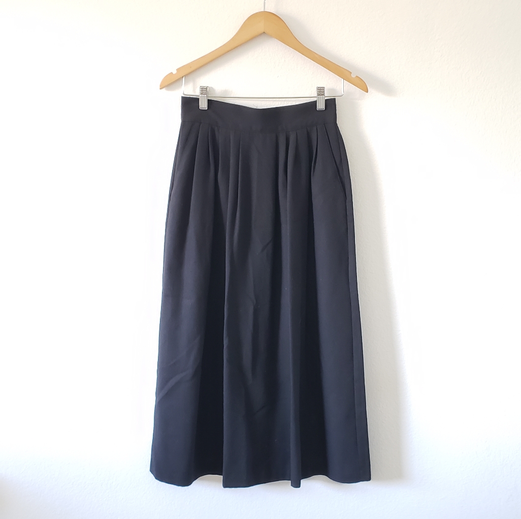 Black Pleated Skirt With Pockets